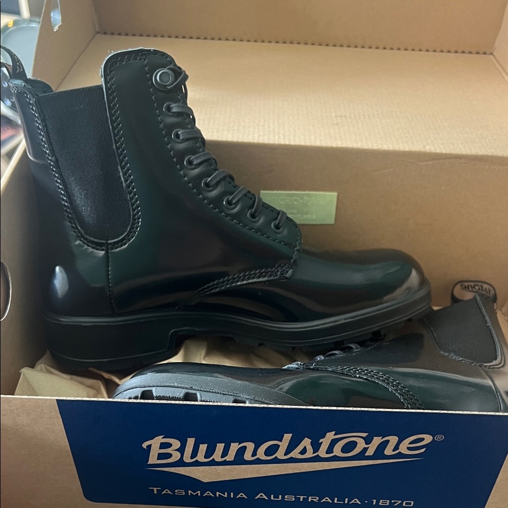 Blundstone Women’s Glossy Black Lace-Up Boots
